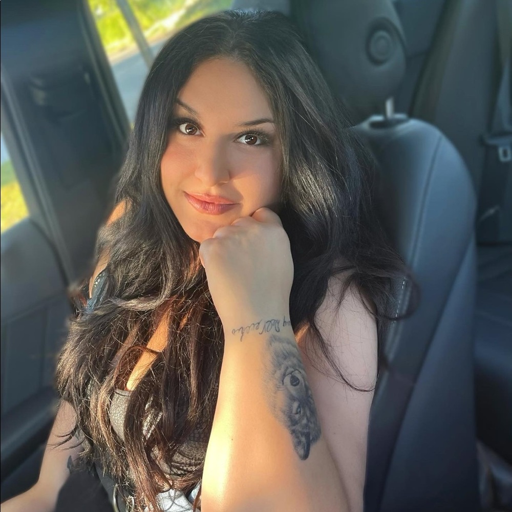 Meet your poshmark friend :)